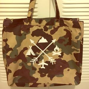 ‼️ Sold ‼️ Camouflage Weekend Tote